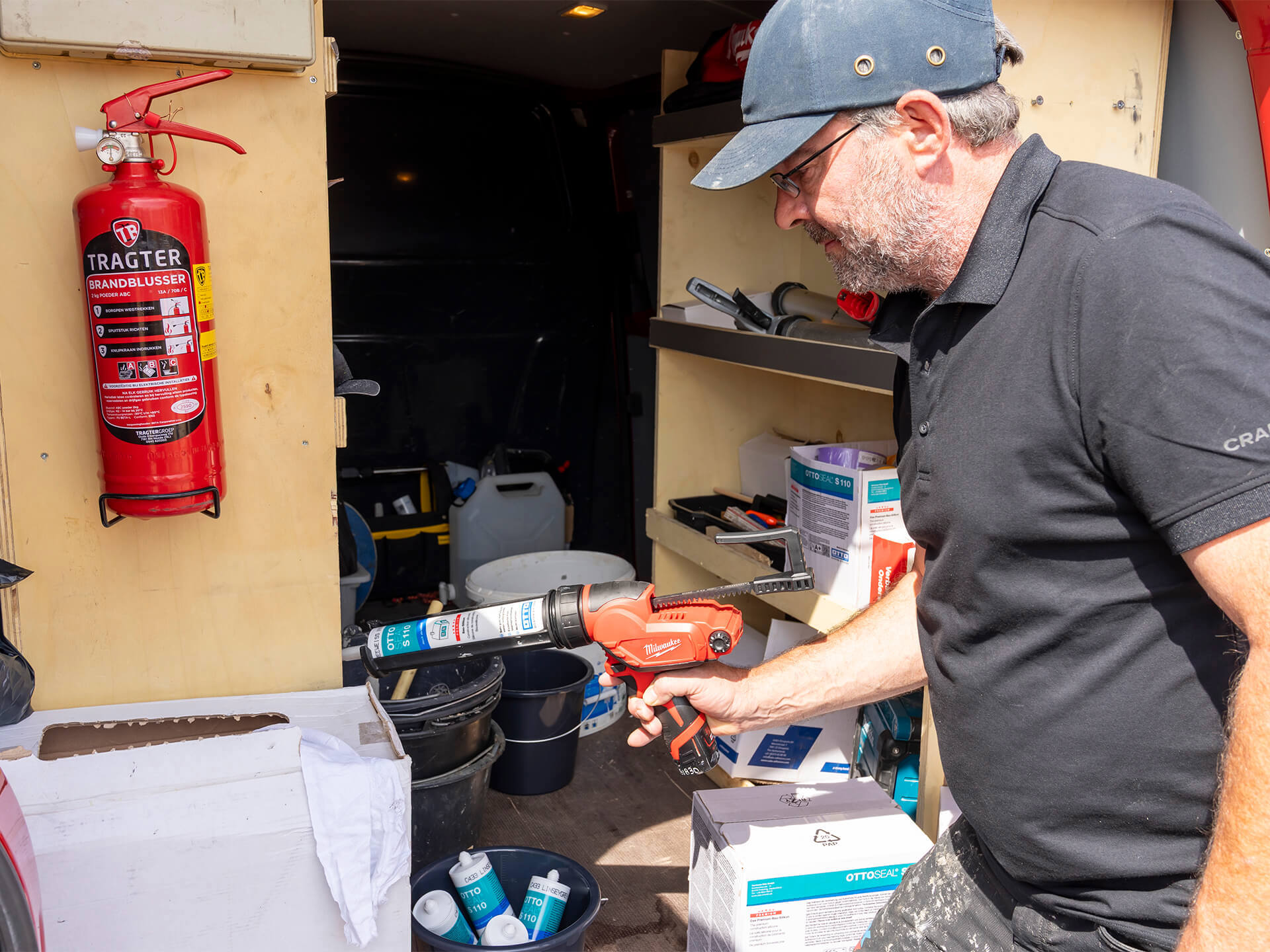 Kitter bij bedrijfsbusje